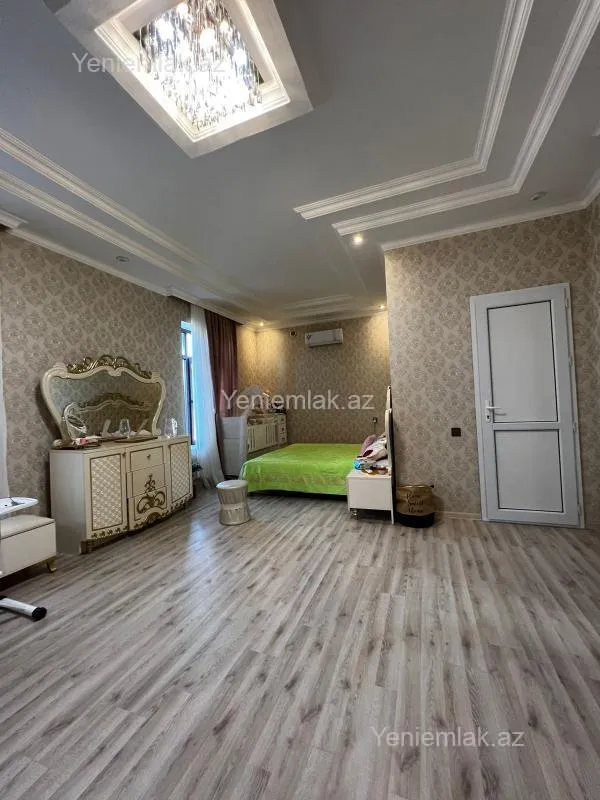 Satılır 7 otaqlı həyət evi 500 m²
