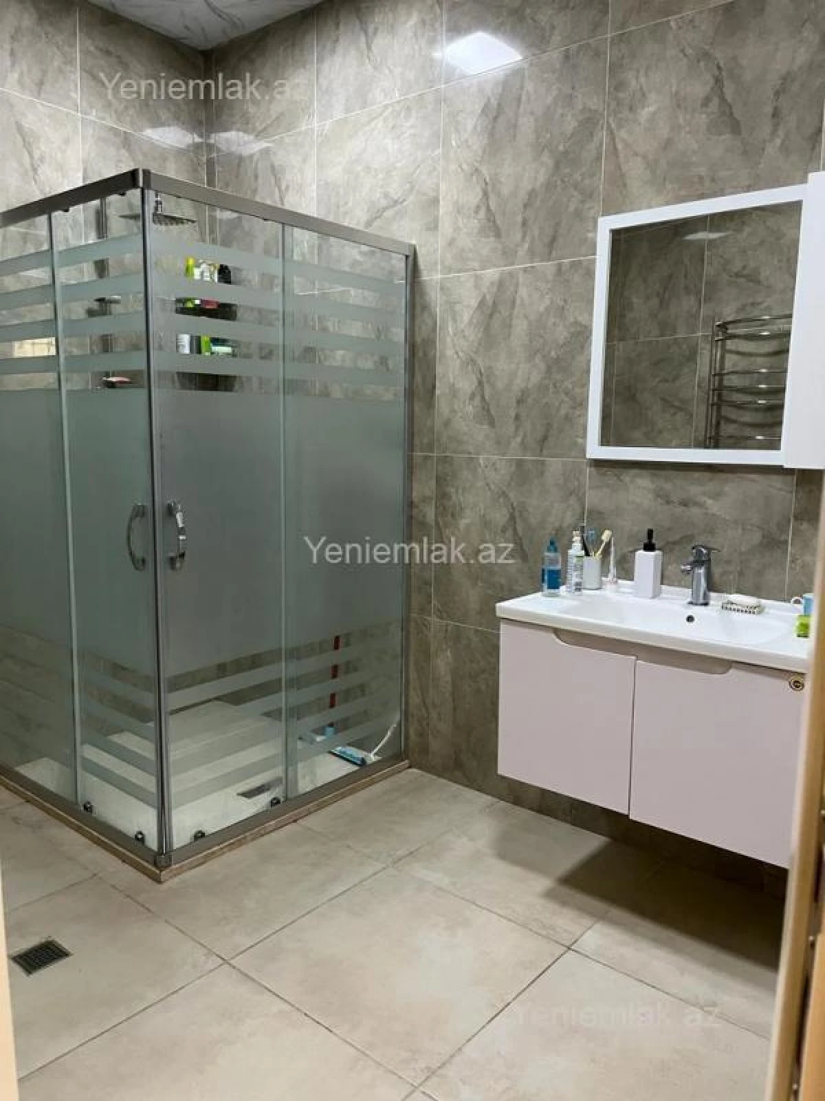 Satılır 5 otaqlı həyət evi 200 m²