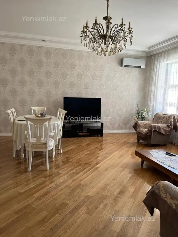 Satılır 5 otaqlı həyət evi 200 m²