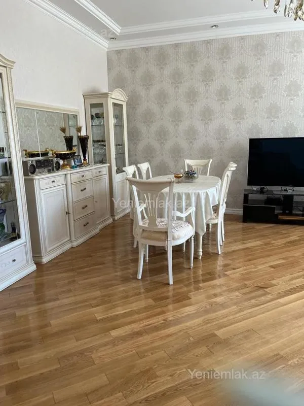 Satılır 5 otaqlı həyət evi 200 m²