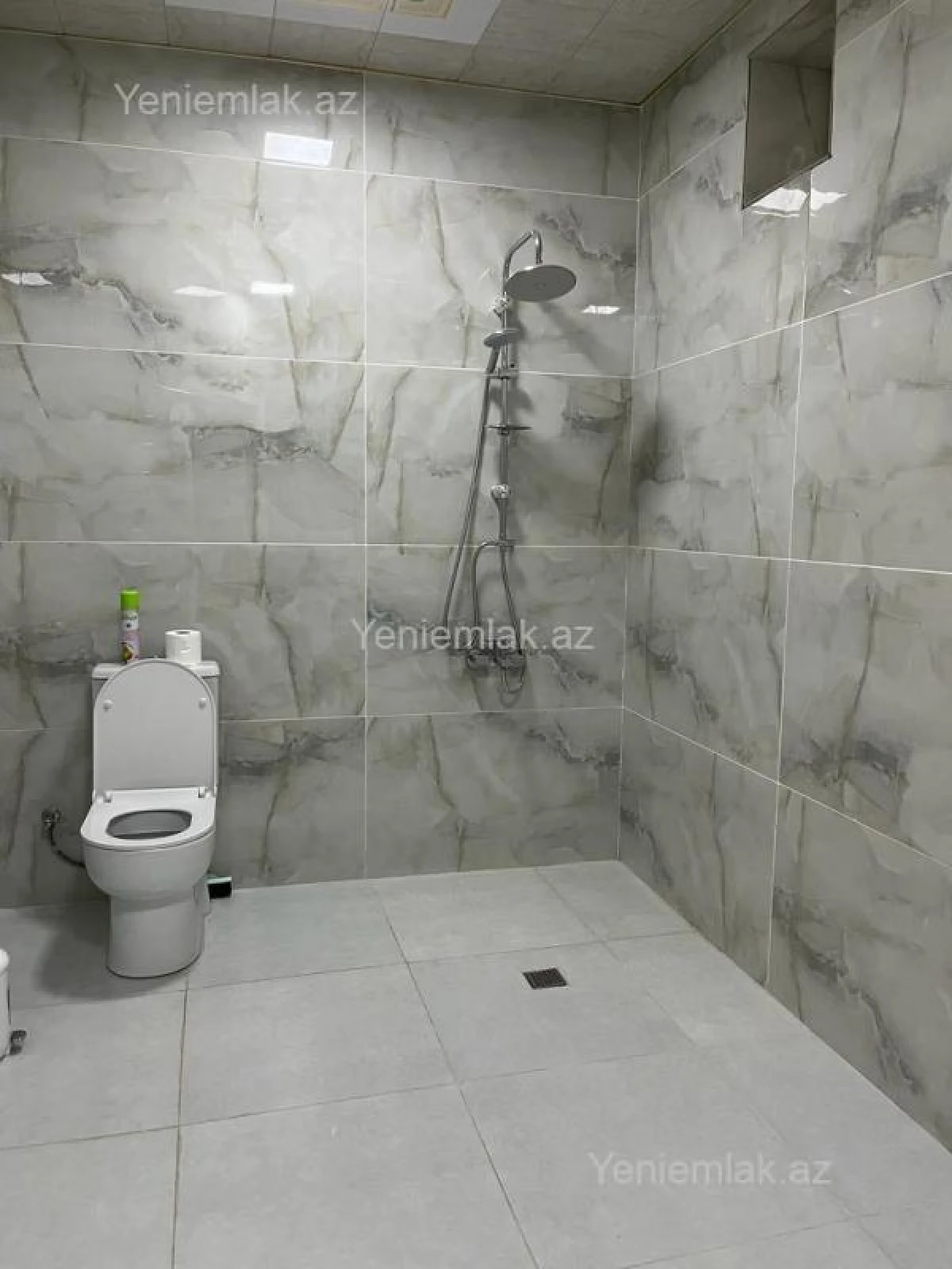 Satılır 5 otaqlı həyət evi 200 m²