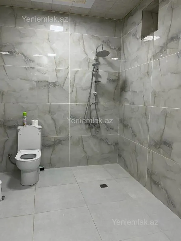 Satılır 5 otaqlı həyət evi 200 m²