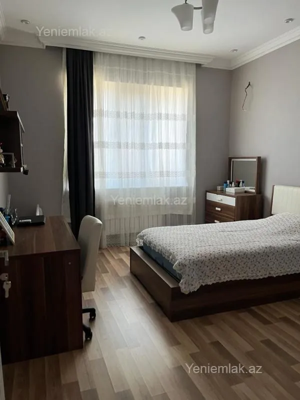 Satılır 5 otaqlı həyət evi 200 m²