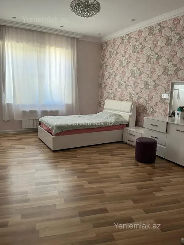 Satılır 5 otaqlı həyət evi 200 m²