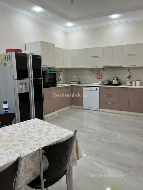 Satılır 5 otaqlı həyət evi 200 m²