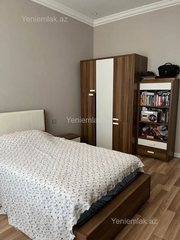 Satılır 5 otaqlı həyət evi 200 m²