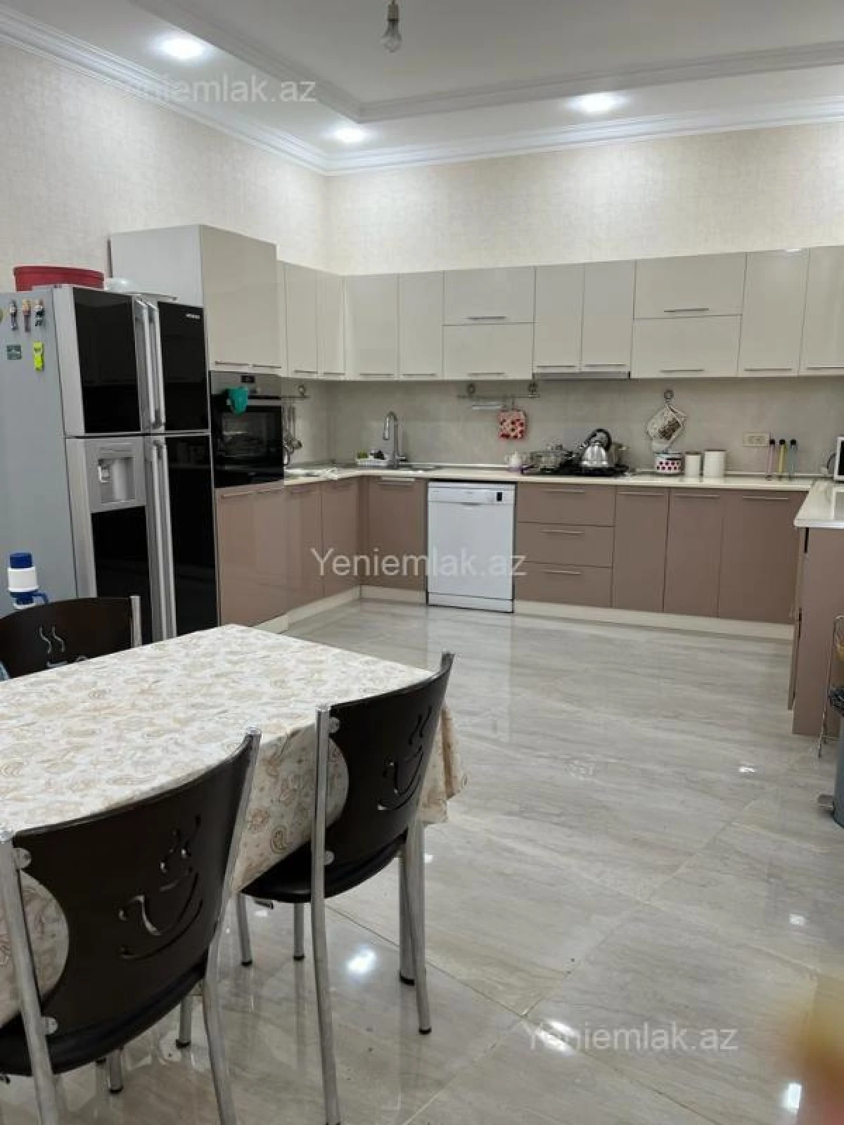 Satılır 5 otaqlı həyət evi 200 m²