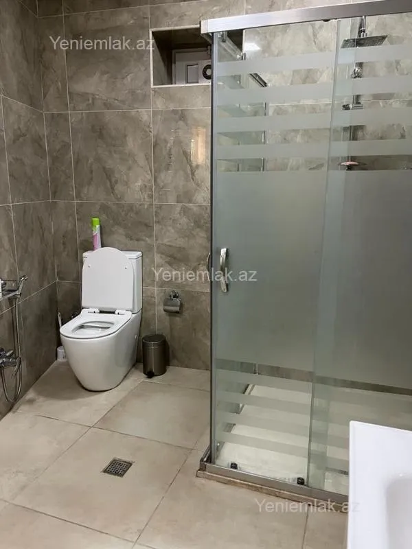 Satılır 5 otaqlı həyət evi 200 m²