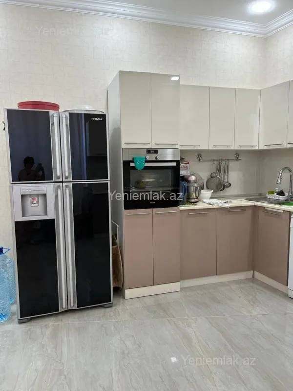 Satılır 5 otaqlı həyət evi 200 m²