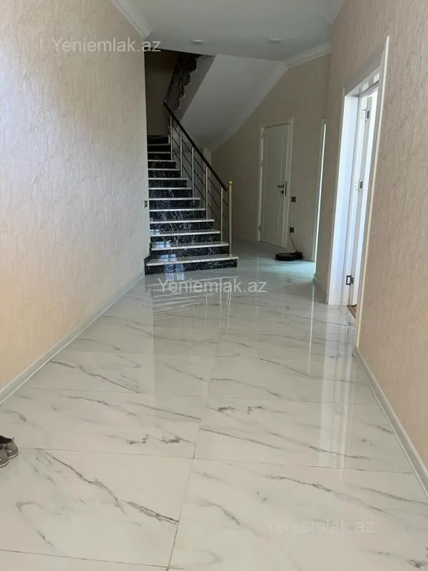 Satılır 5 otaqlı həyət evi 200 m²