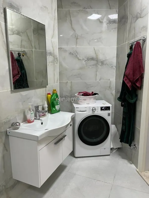 Satılır 5 otaqlı həyət evi 200 m²