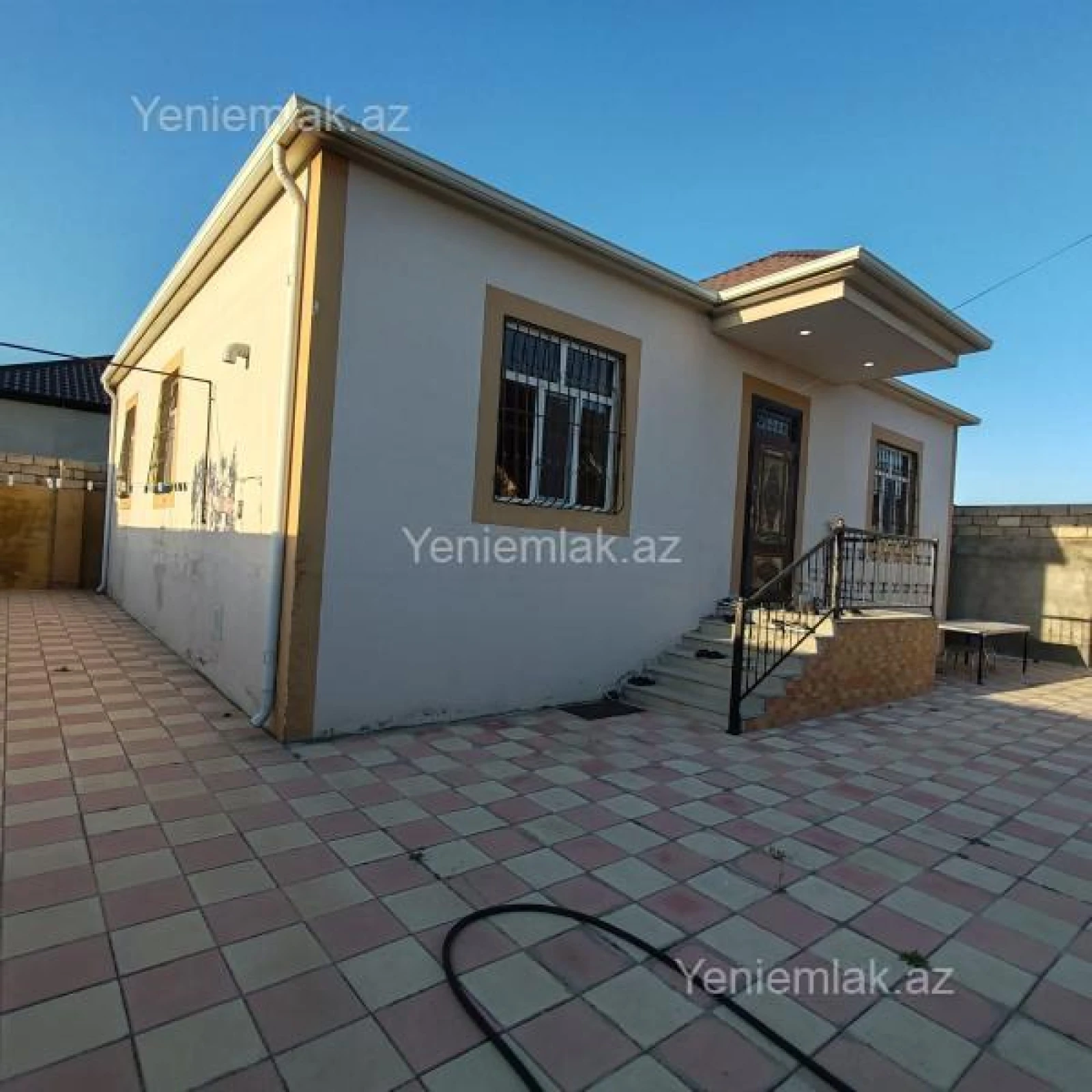 Satılır 4 otaqlı həyət evi 135 m²