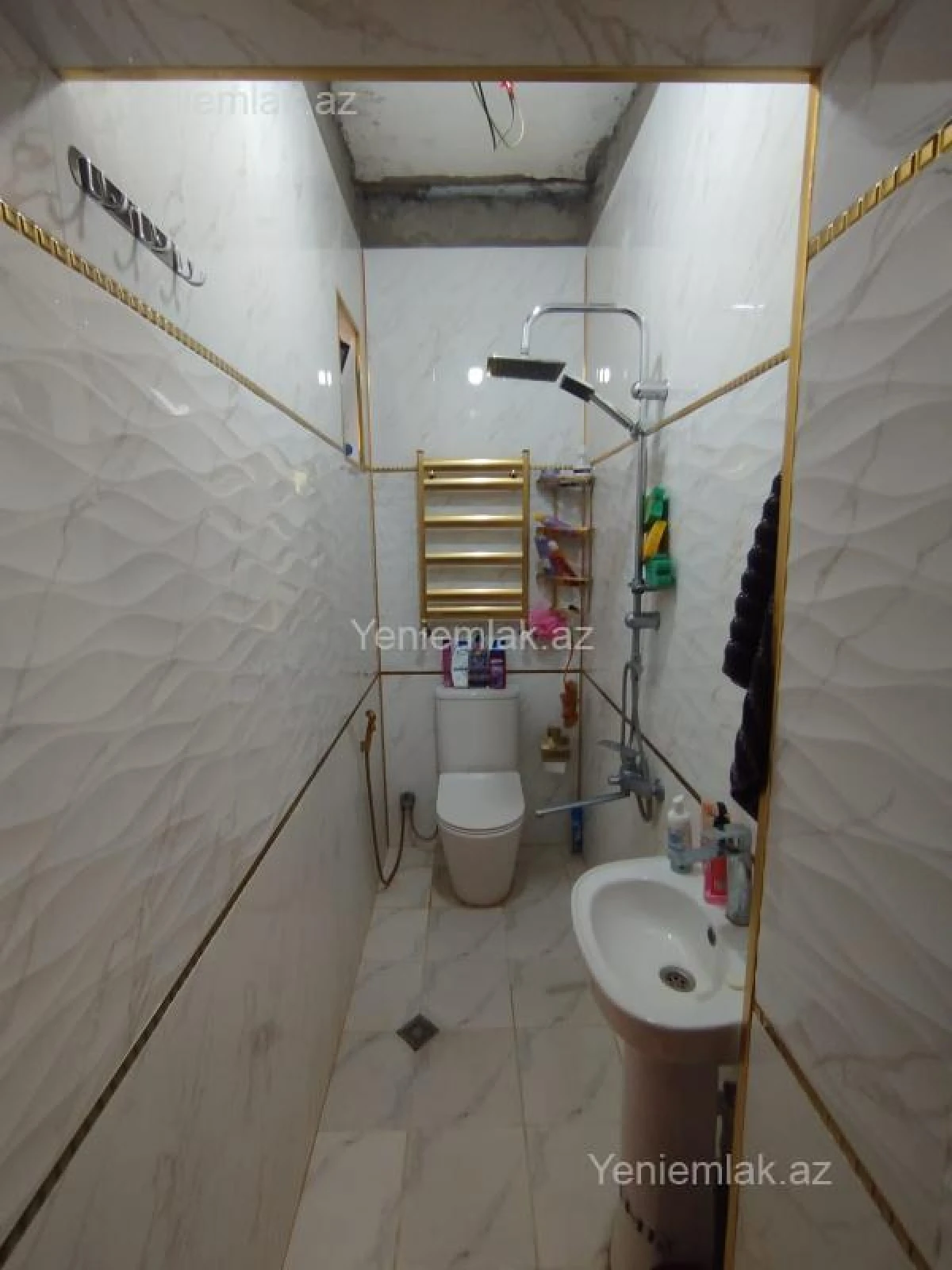 Satılır 5 otaqlı həyət evi 240 m²