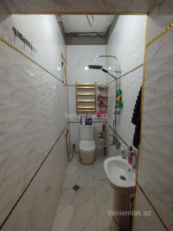 Satılır 5 otaqlı həyət evi 240 m²