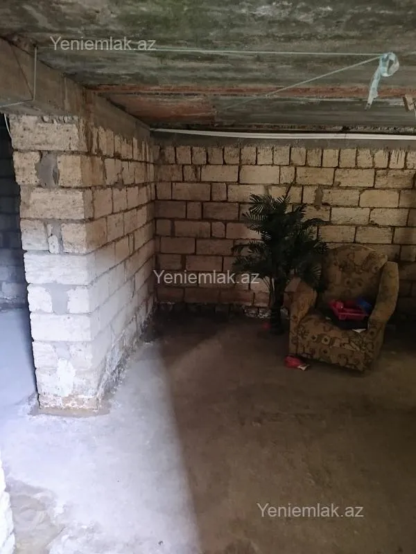 Satılır 5 otaqlı həyət evi 240 m²