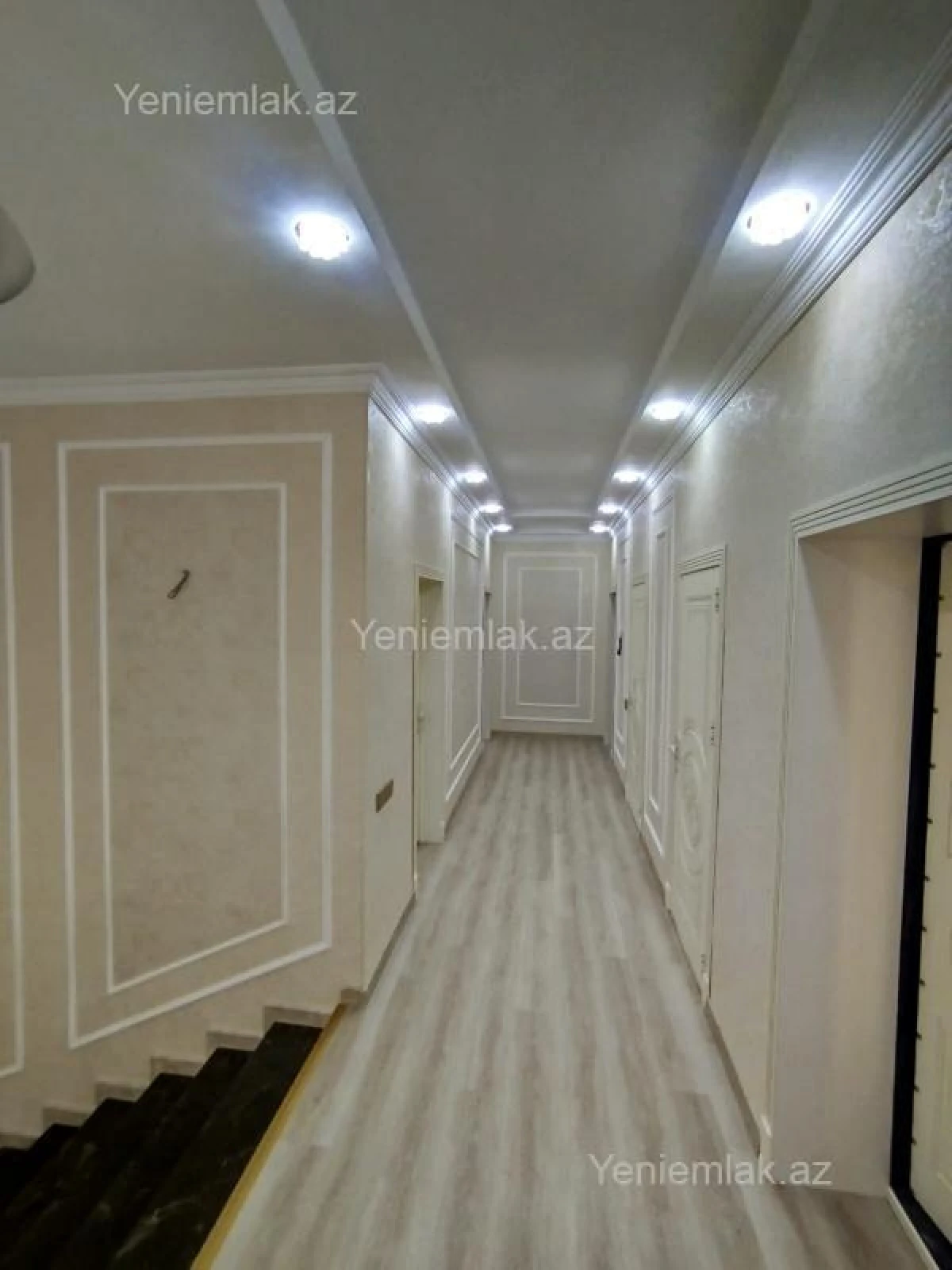 Satılır 5 otaqlı həyət evi 240 m²