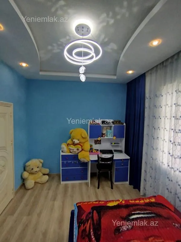 Satılır 5 otaqlı həyət evi 240 m²