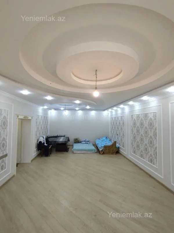 Satılır 5 otaqlı həyət evi 240 m²