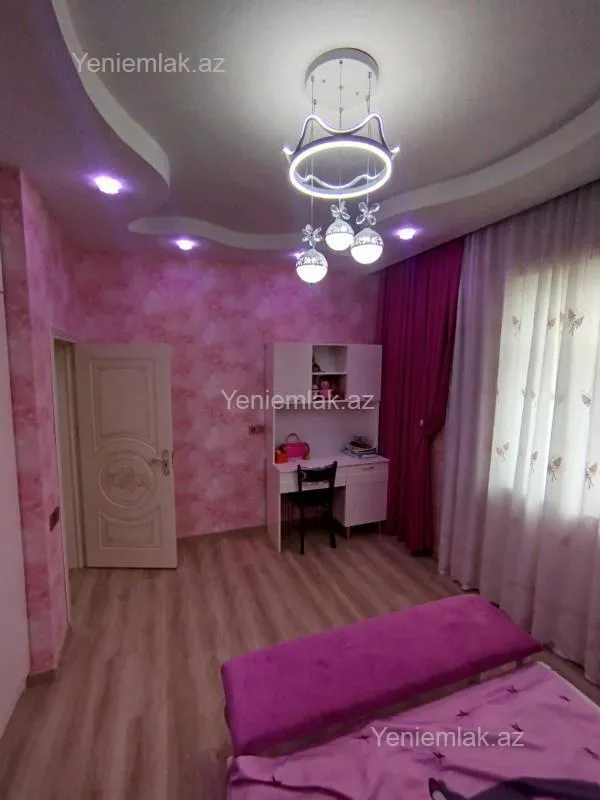 Satılır 5 otaqlı həyət evi 240 m²