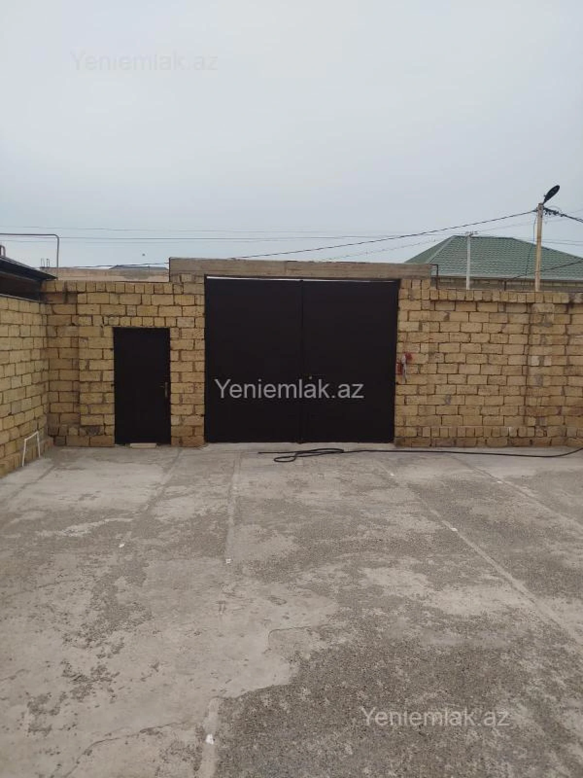 Satılır 5 otaqlı həyət evi 240 m²