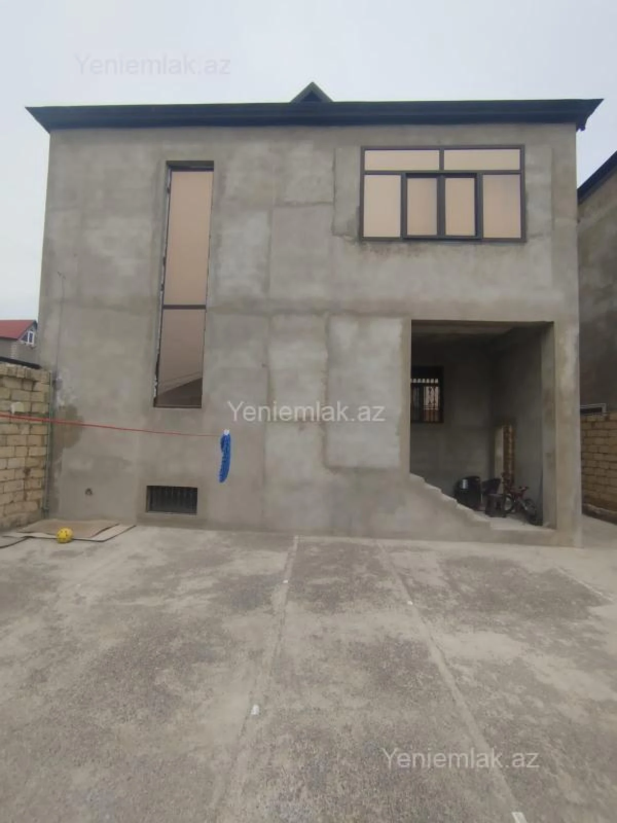 Satılır 5 otaqlı həyət evi 240 m²