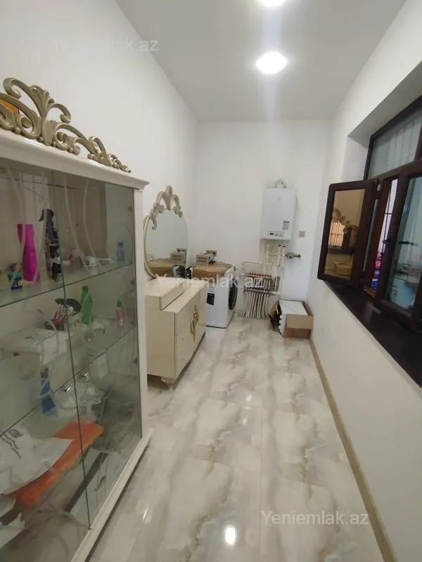 Satılır 5 otaqlı həyət evi 240 m²