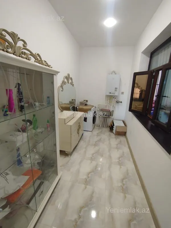 Satılır 5 otaqlı həyət evi 240 m²