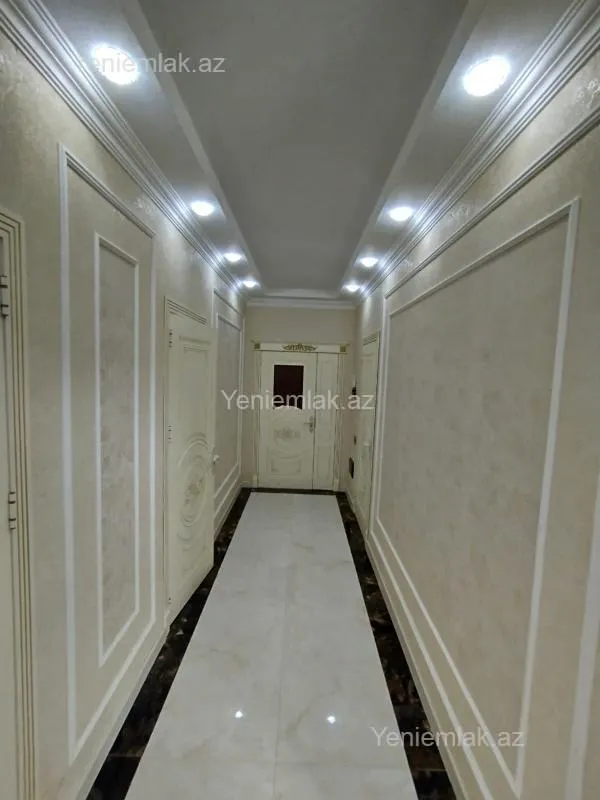 Satılır 5 otaqlı həyət evi 240 m²