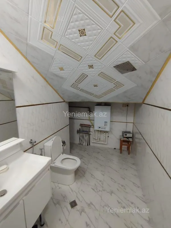 Satılır 5 otaqlı həyət evi 240 m²