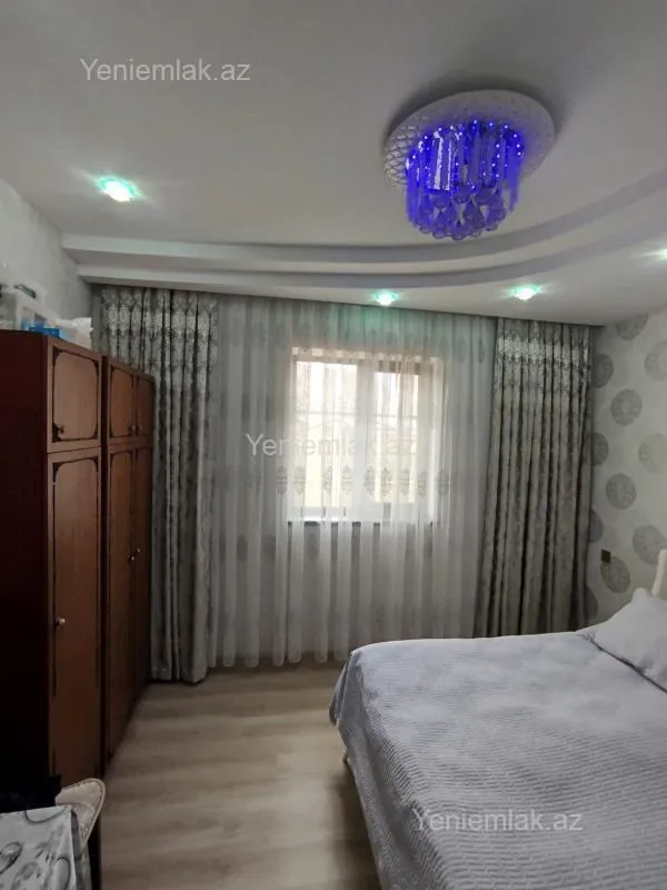 Satılır 5 otaqlı həyət evi 240 m²