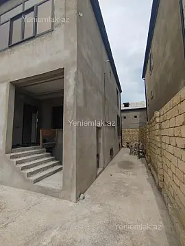 Satılır 5 otaqlı həyət evi 240 m²