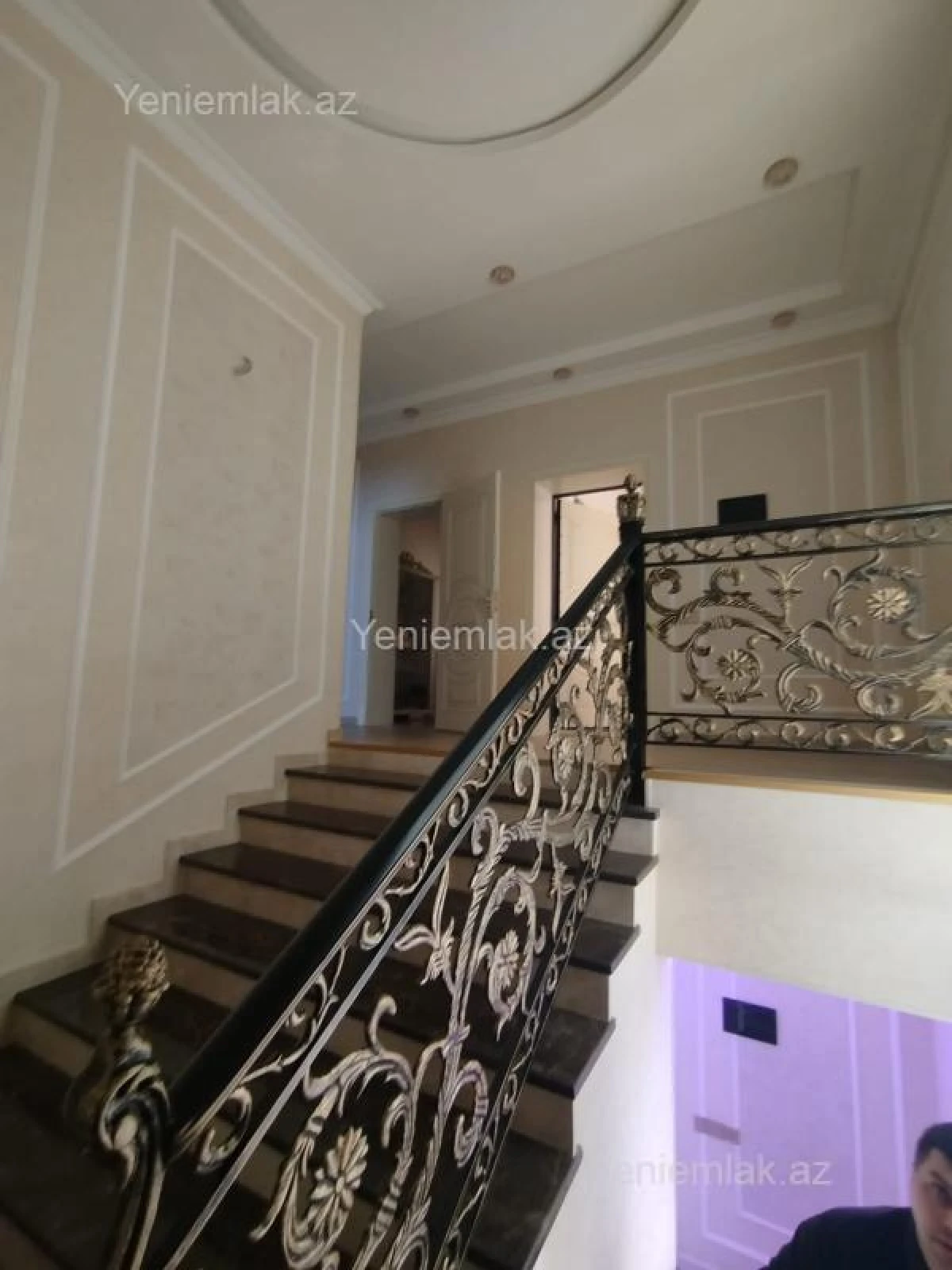 Satılır 5 otaqlı həyət evi 240 m²