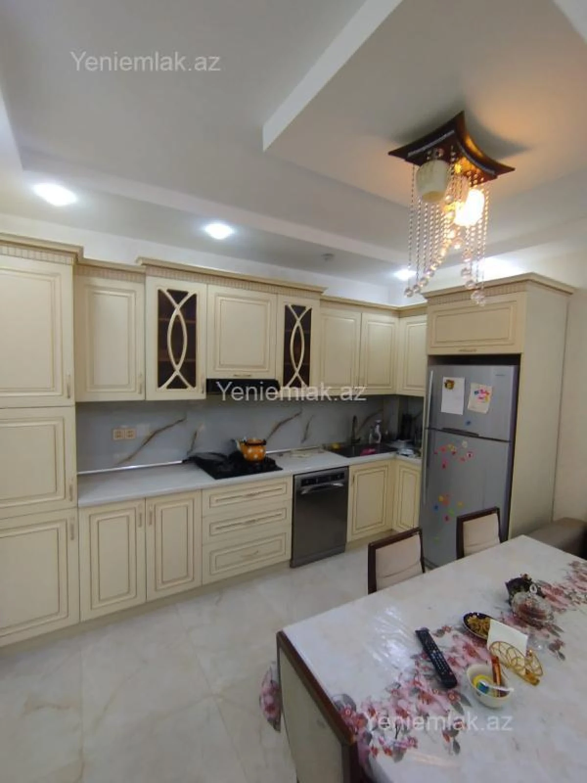 Satılır 5 otaqlı həyət evi 240 m²