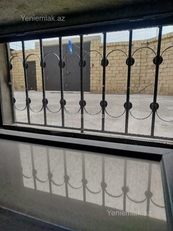 Satılır 5 otaqlı həyət evi 240 m²