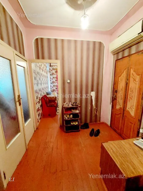 Satılır 3 otaqlı köhnə tikili 70 m²