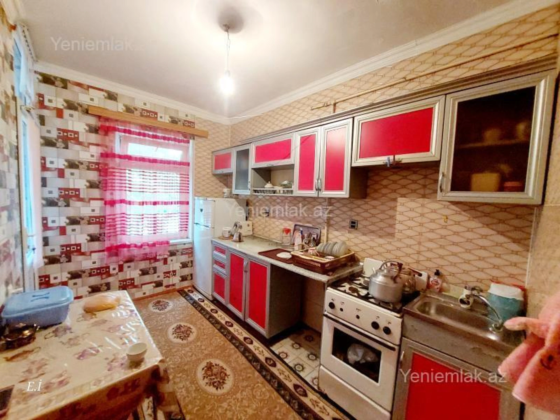 Satılır 3 otaqlı köhnə tikili 70 m²