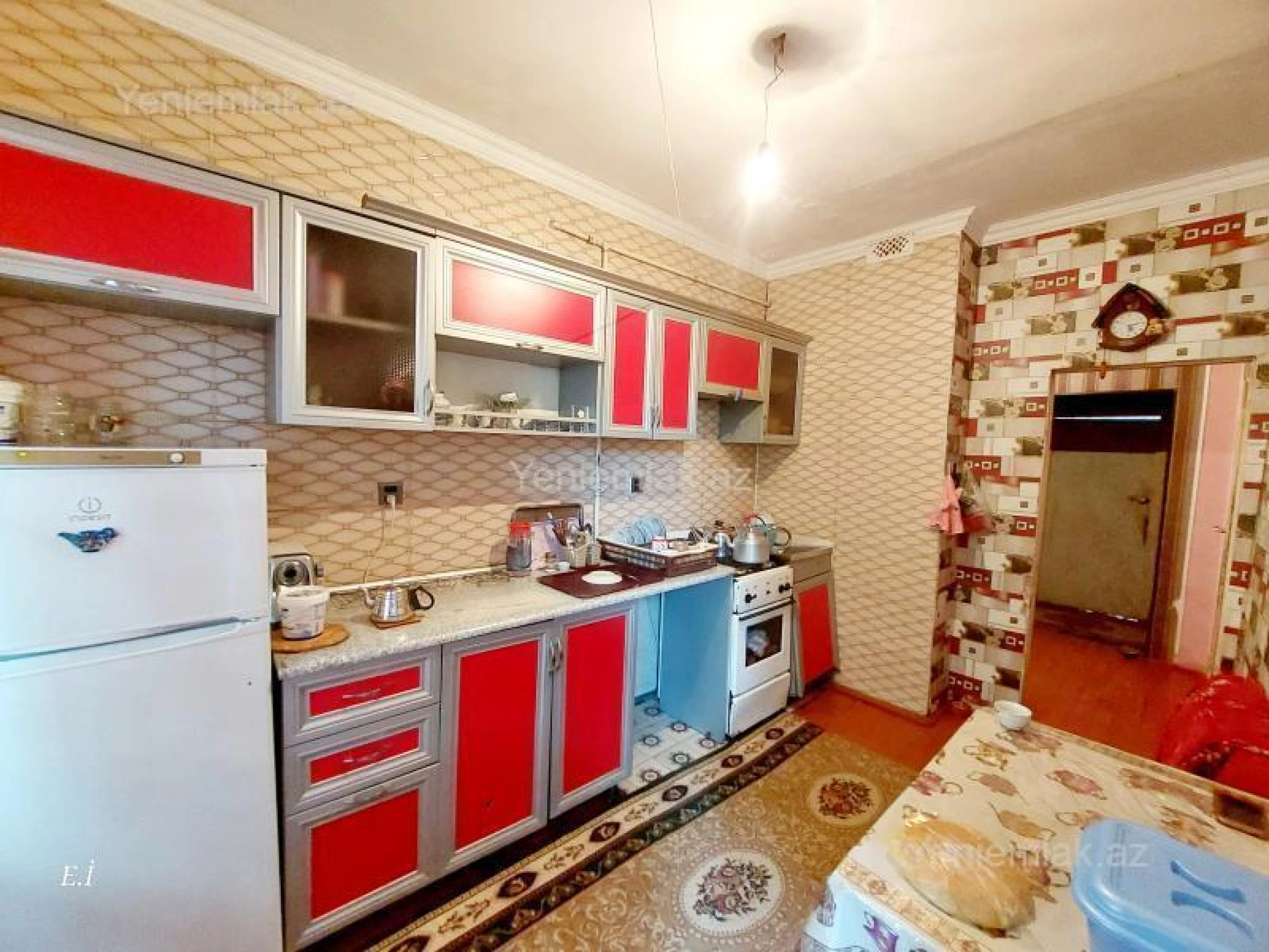 Satılır 3 otaqlı köhnə tikili 70 m²