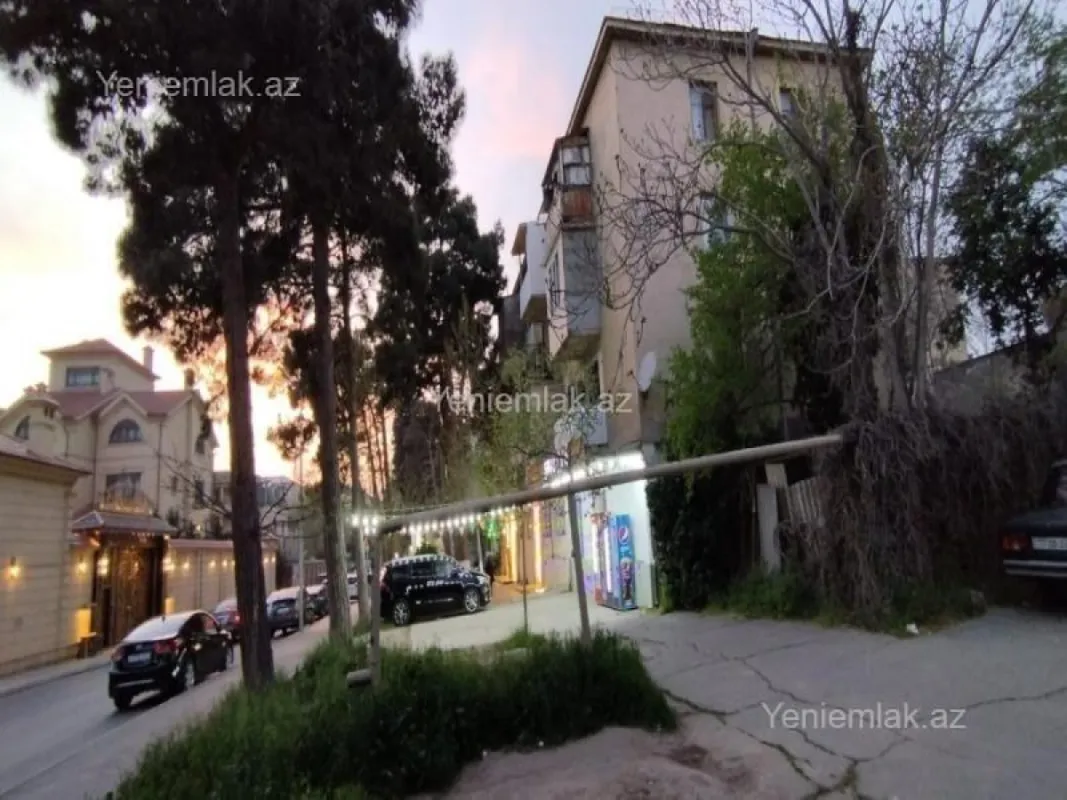 Satılır 2 otaqlı köhnə tikili 65 m²