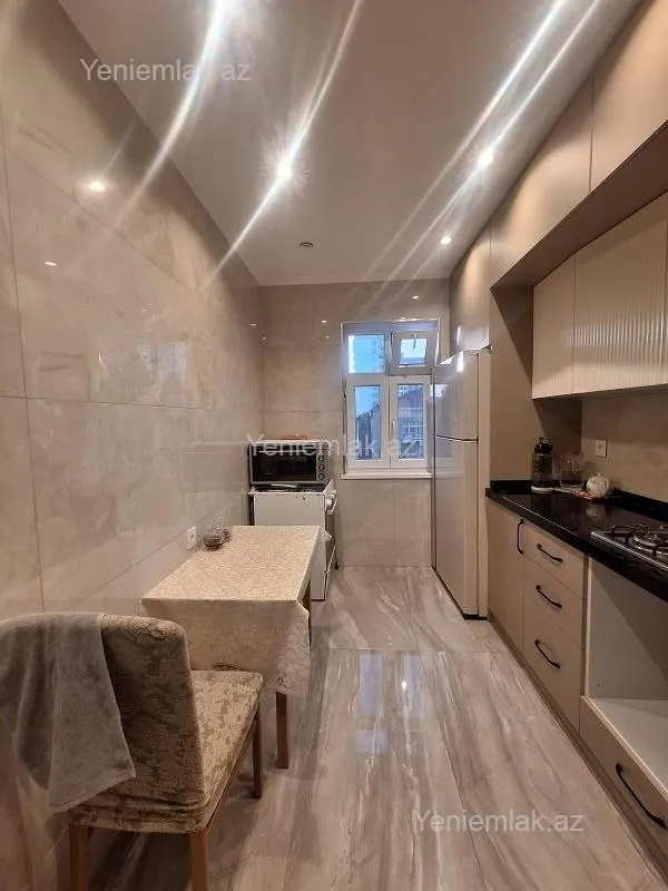 Satılır 4 otaqlı köhnə tikili 85 m²