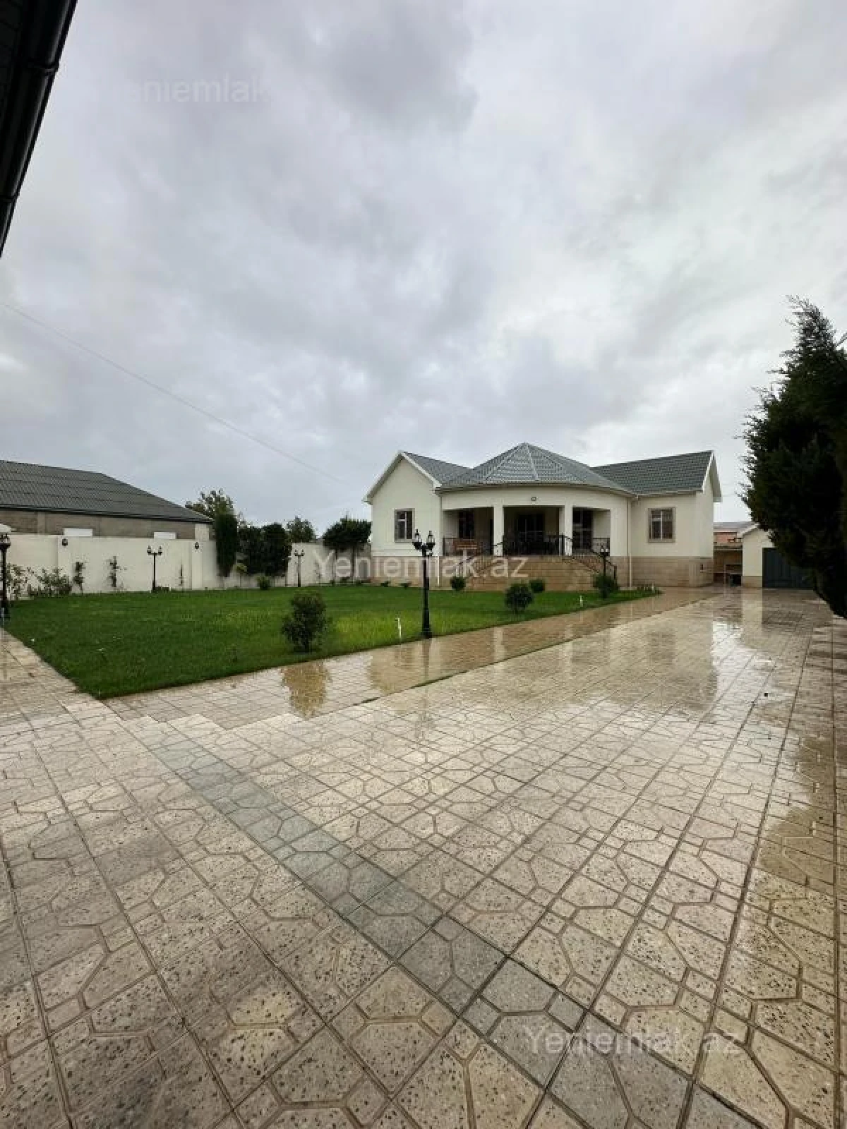 Satılır 4 otaqlı həyət evi 130 m²