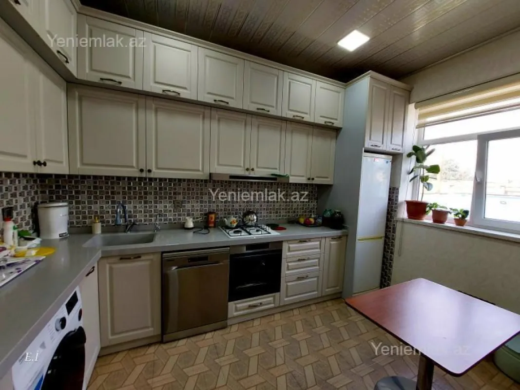 Satılır 6 otaqlı həyət evi 116 m²