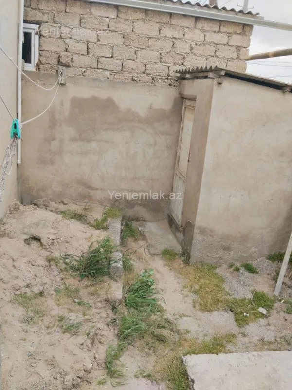 Satılır 4 otaqlı həyət evi 200 m²