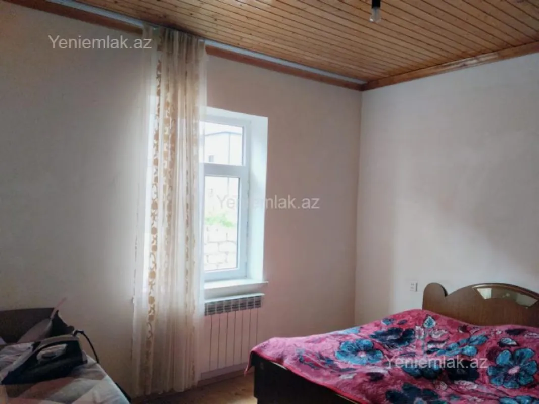Satılır 4 otaqlı həyət evi 200 m²