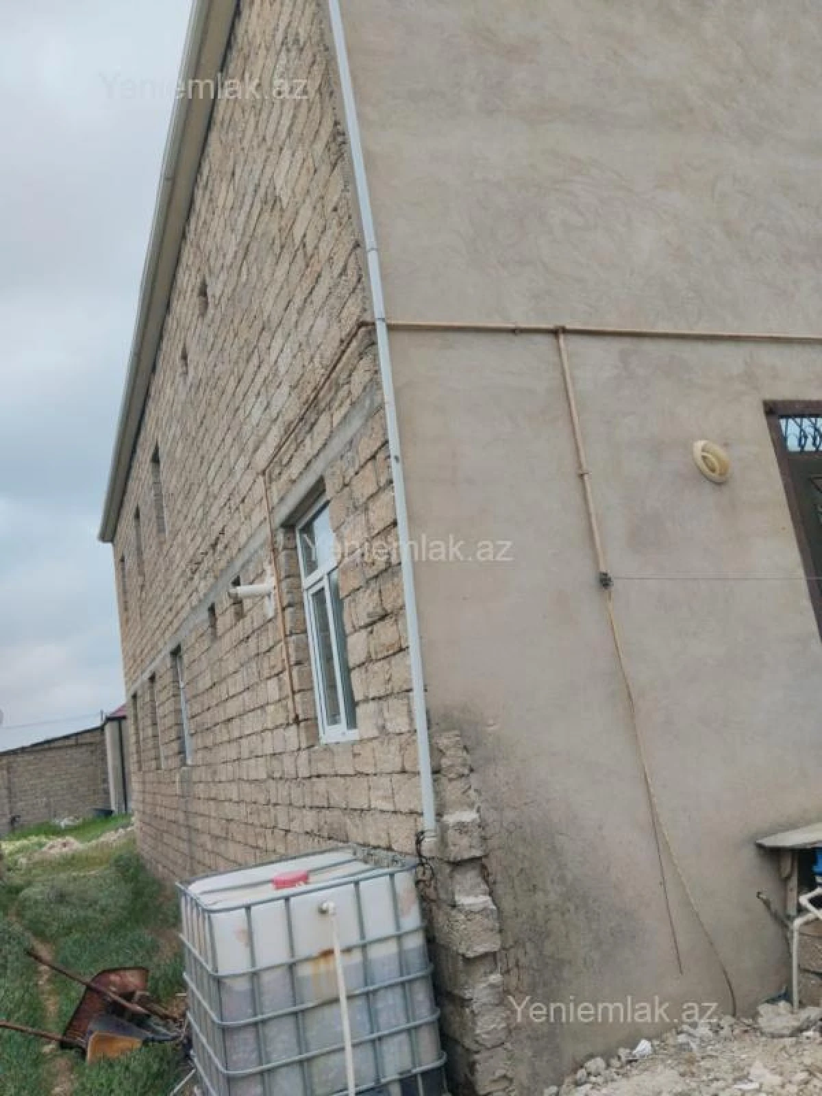 Satılır 4 otaqlı həyət evi 200 m²