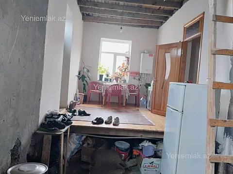 Satılır 4 otaqlı həyət evi 200 m²