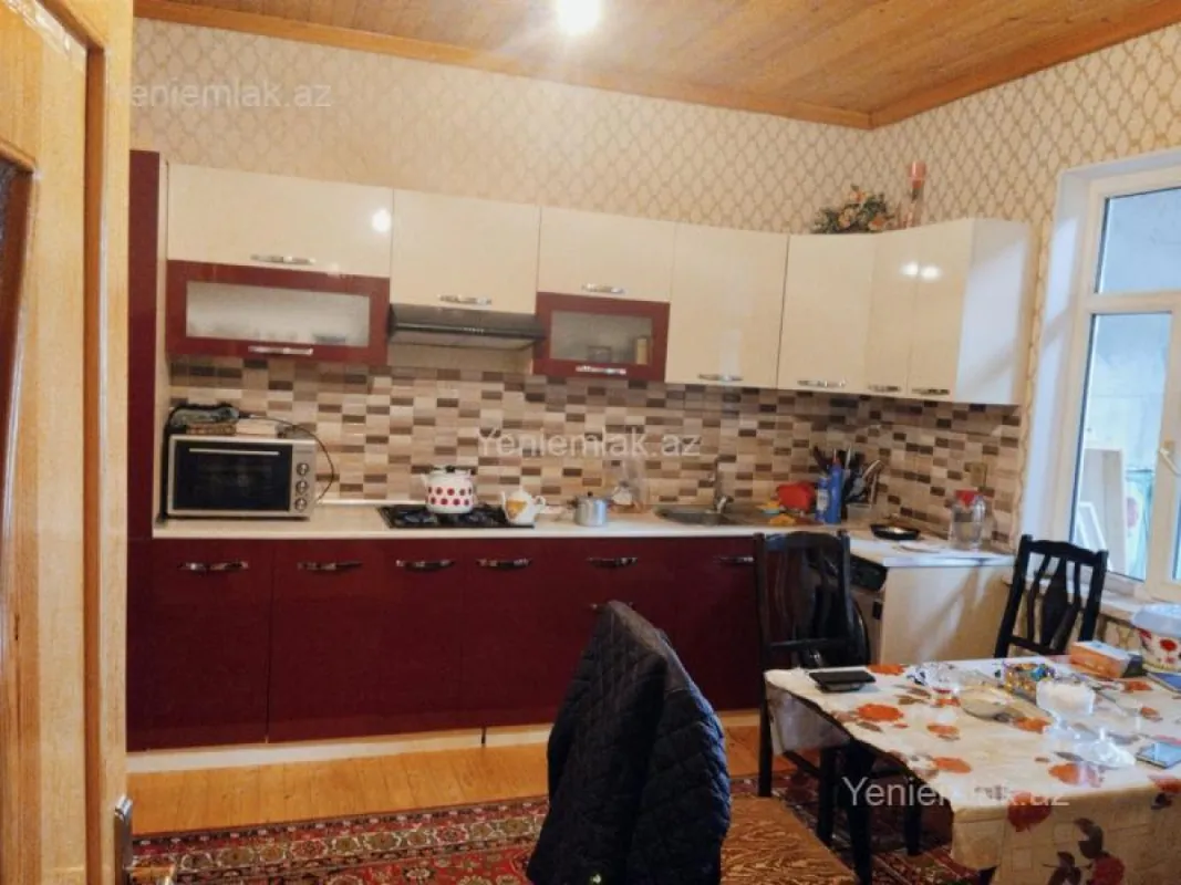 Satılır 4 otaqlı həyət evi 200 m²