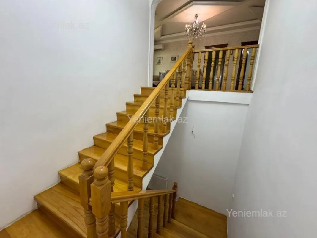 Satılır 7 otaqlı həyət evi 189 m²
