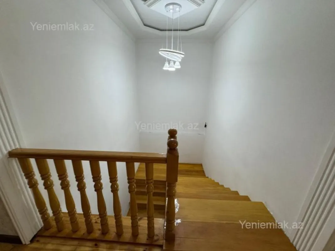Satılır 7 otaqlı həyət evi 189 m²