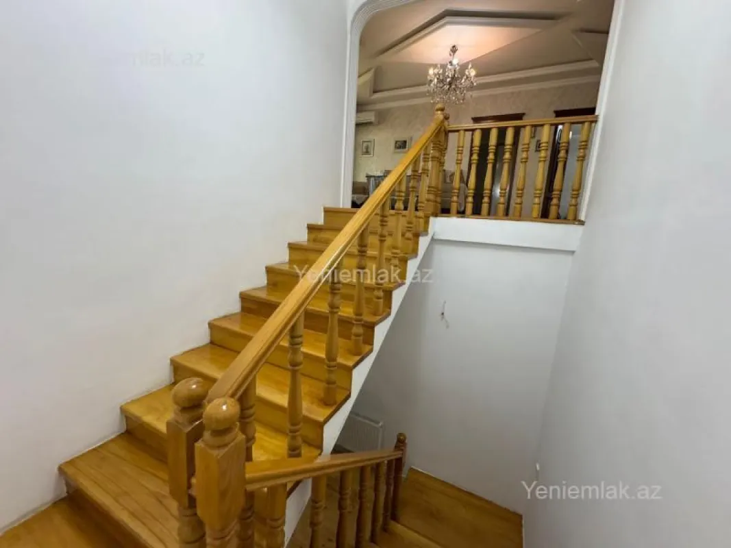 Satılır 7 otaqlı həyət evi 189 m²