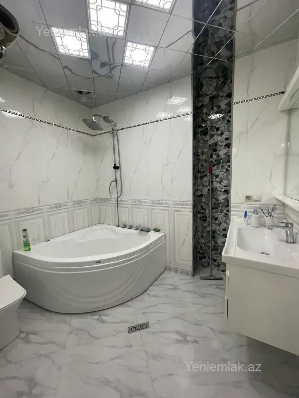 Satılır 3 otaqlı yeni tikili 145 m²